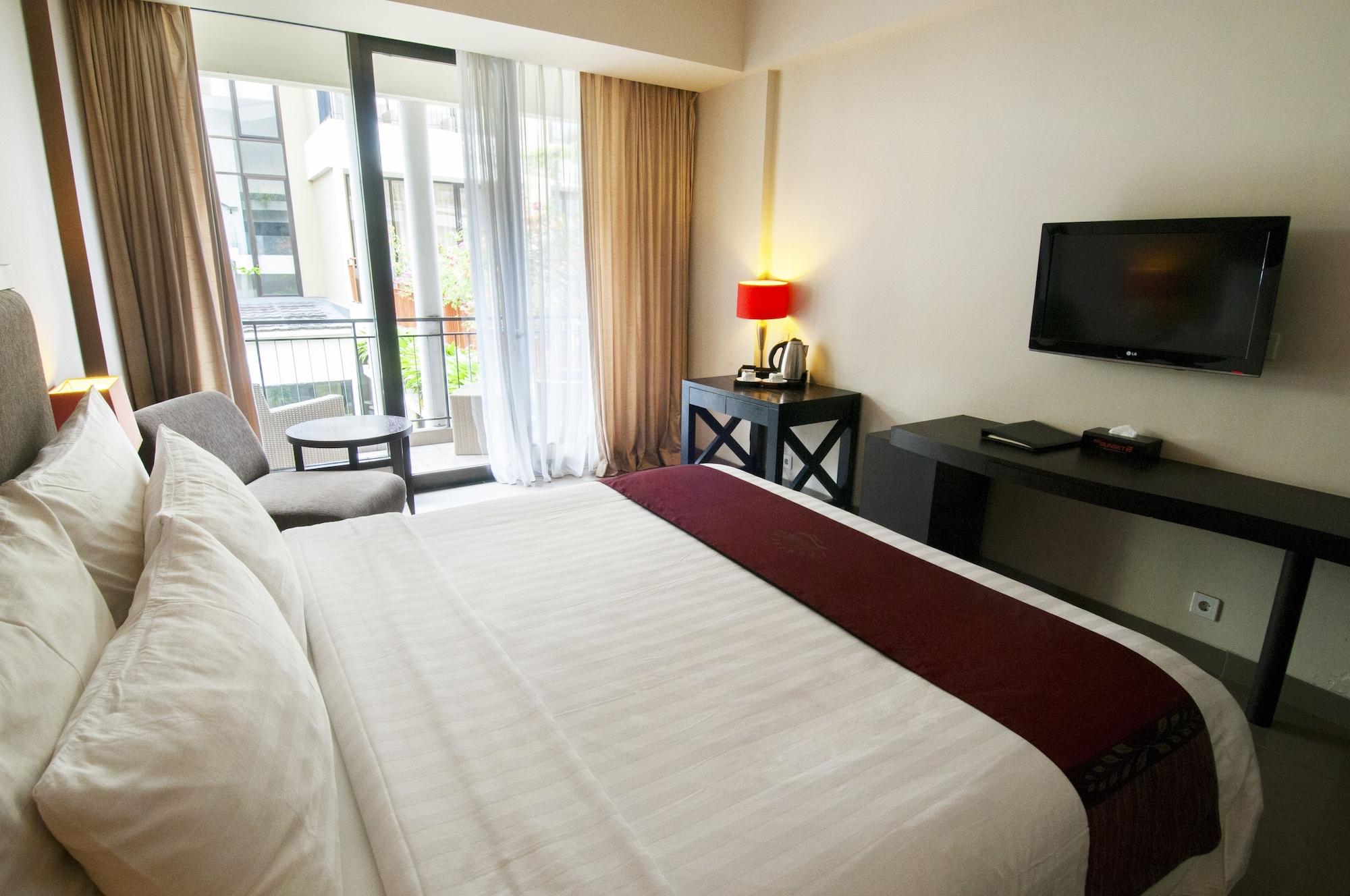 100 Sunset Kuta Hotel & Ballroom エクステリア 写真