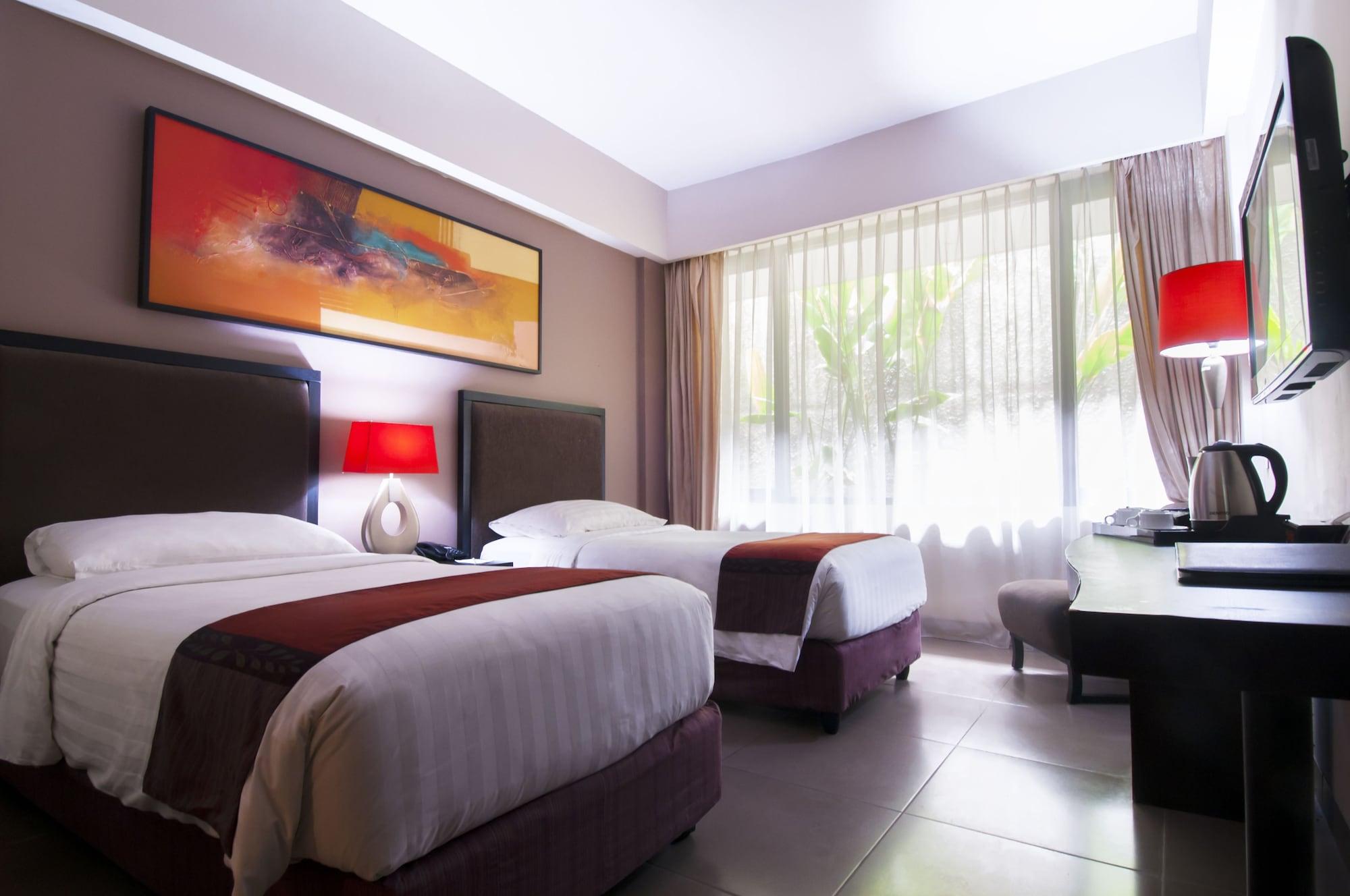 100 Sunset Kuta Hotel & Ballroom エクステリア 写真