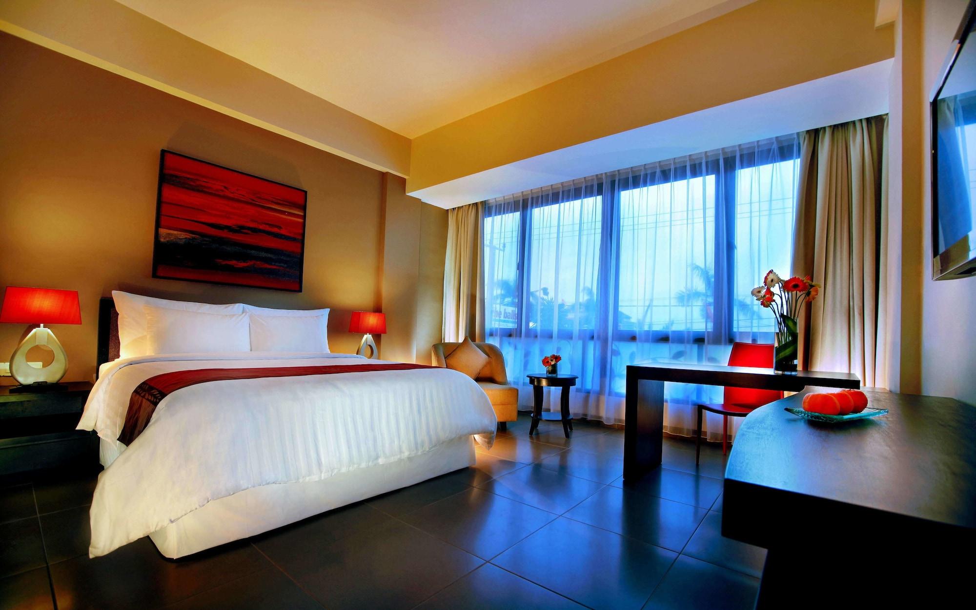 100 Sunset Kuta Hotel & Ballroom エクステリア 写真