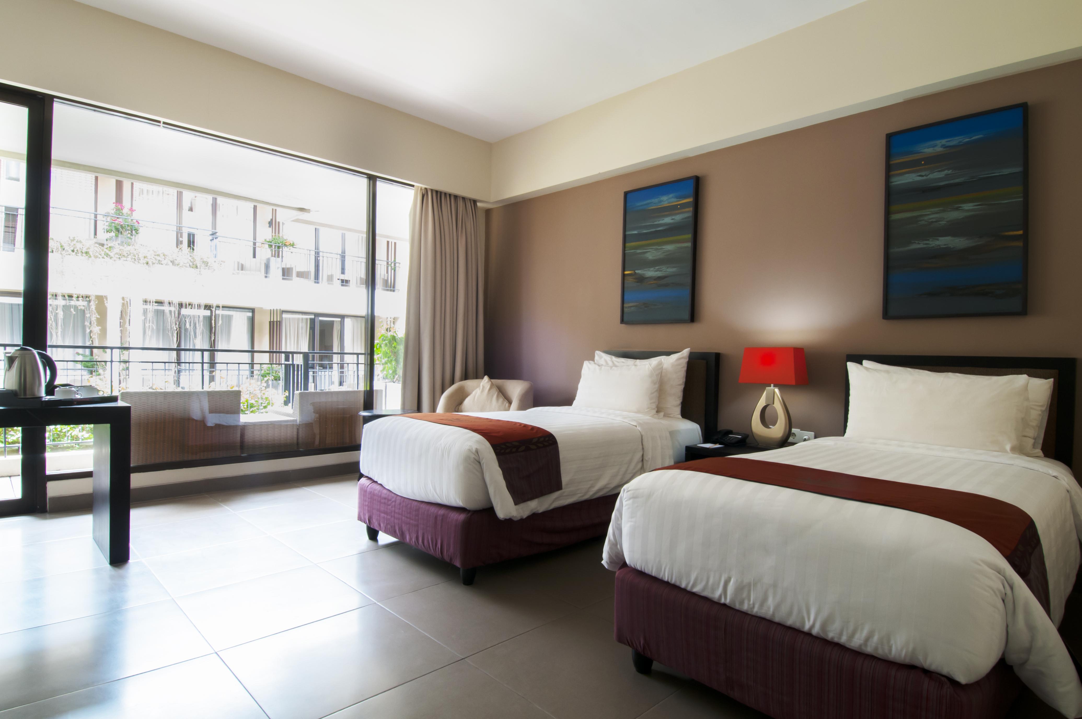 100 Sunset Kuta Hotel & Ballroom エクステリア 写真