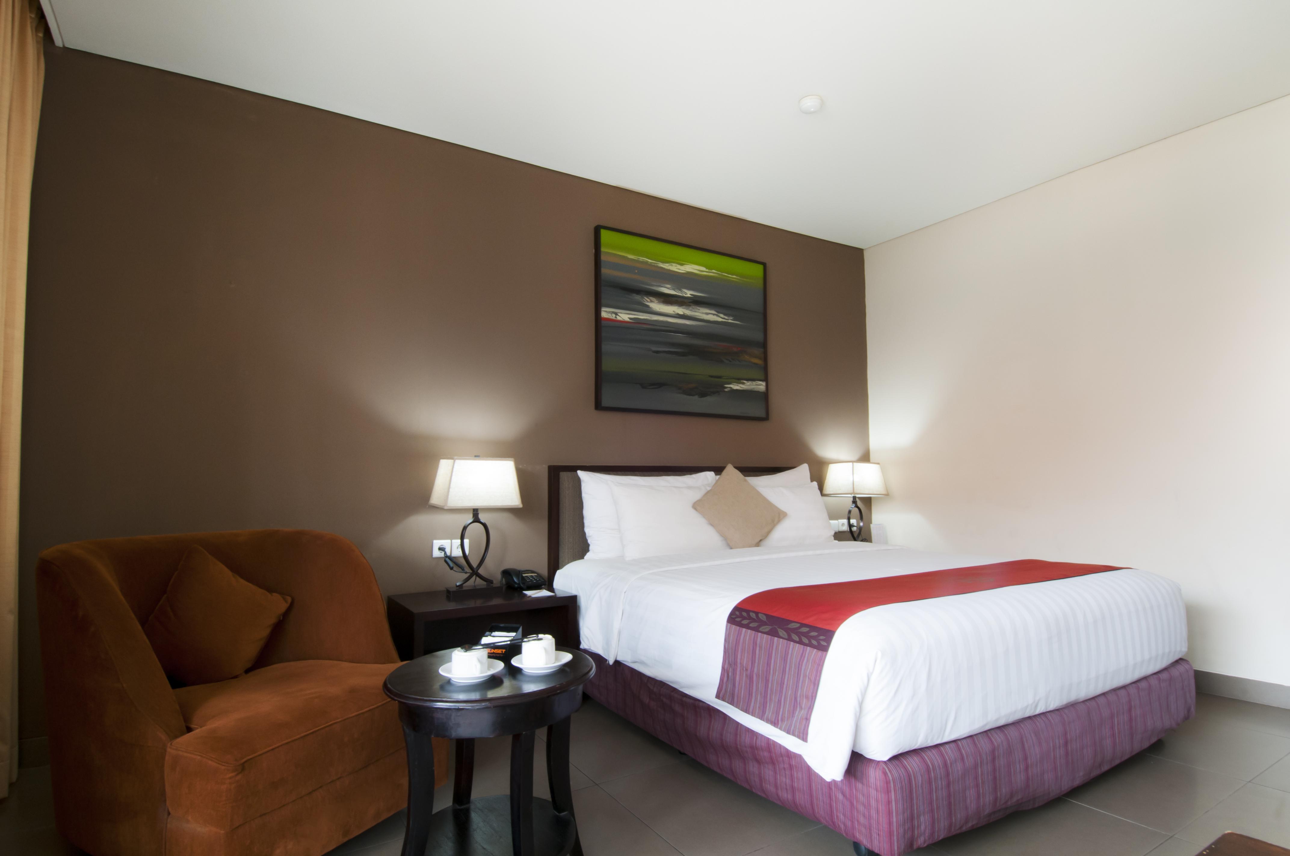 100 Sunset Kuta Hotel & Ballroom エクステリア 写真