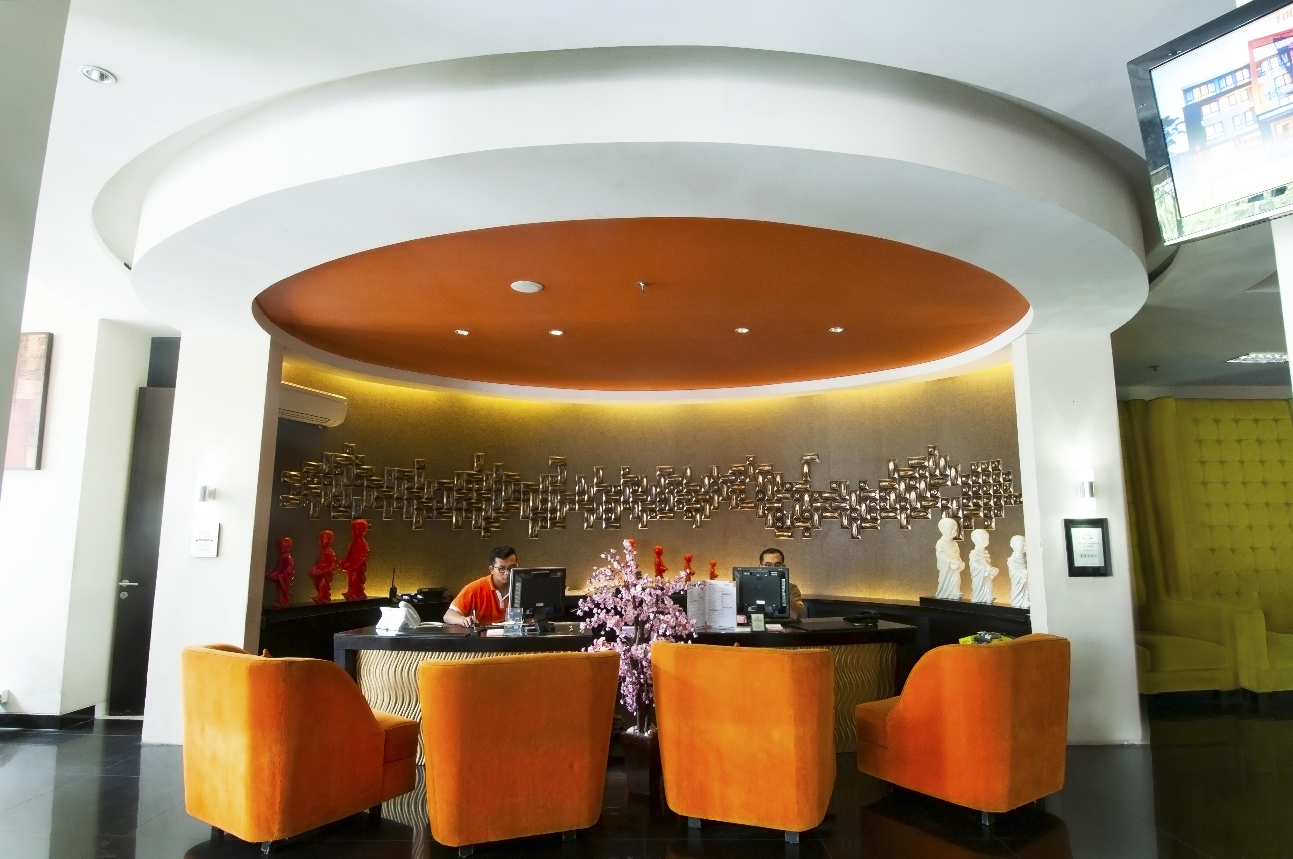 100 Sunset Kuta Hotel & Ballroom エクステリア 写真