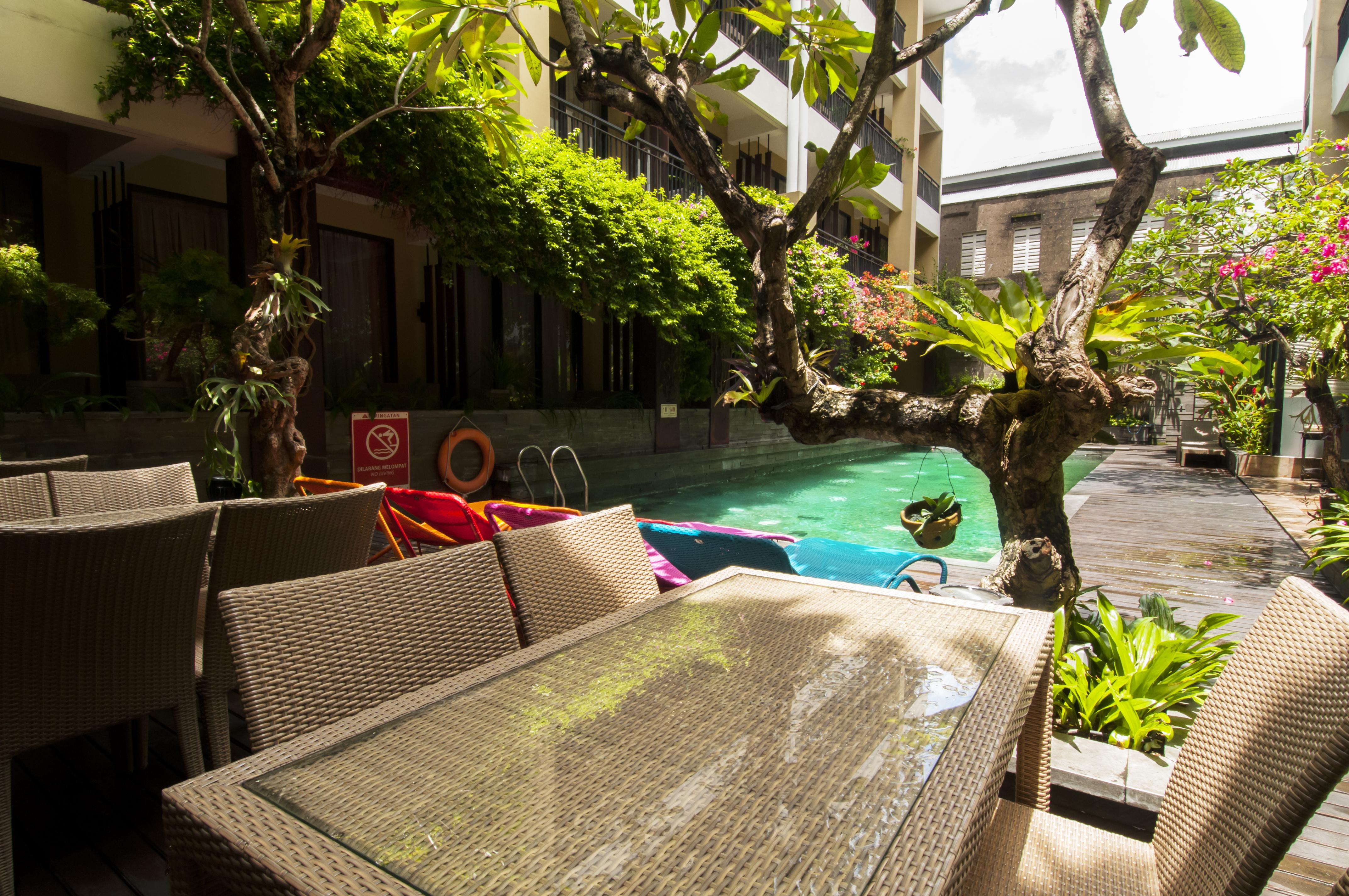 100 Sunset Kuta Hotel & Ballroom エクステリア 写真