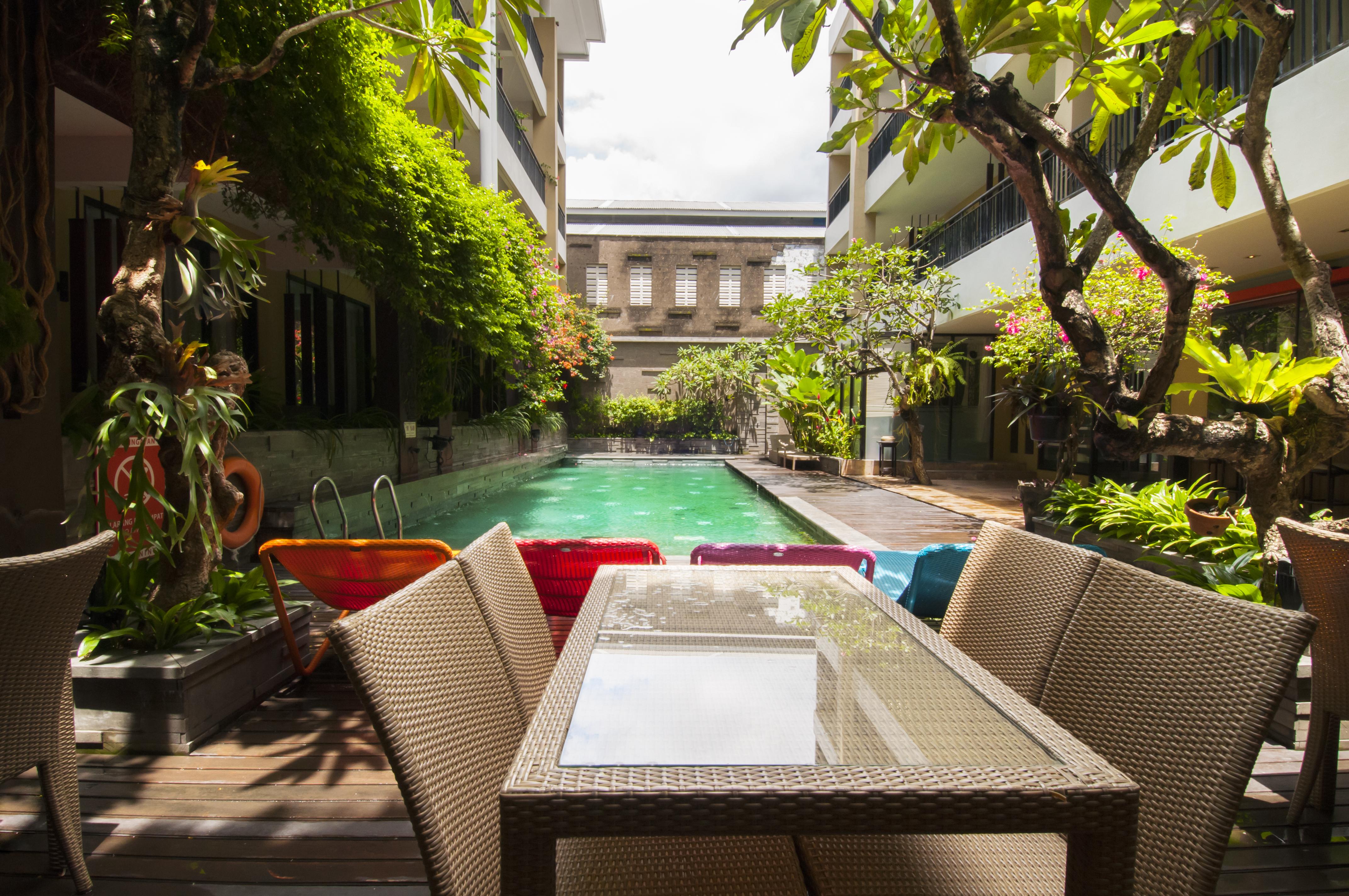 100 Sunset Kuta Hotel & Ballroom エクステリア 写真