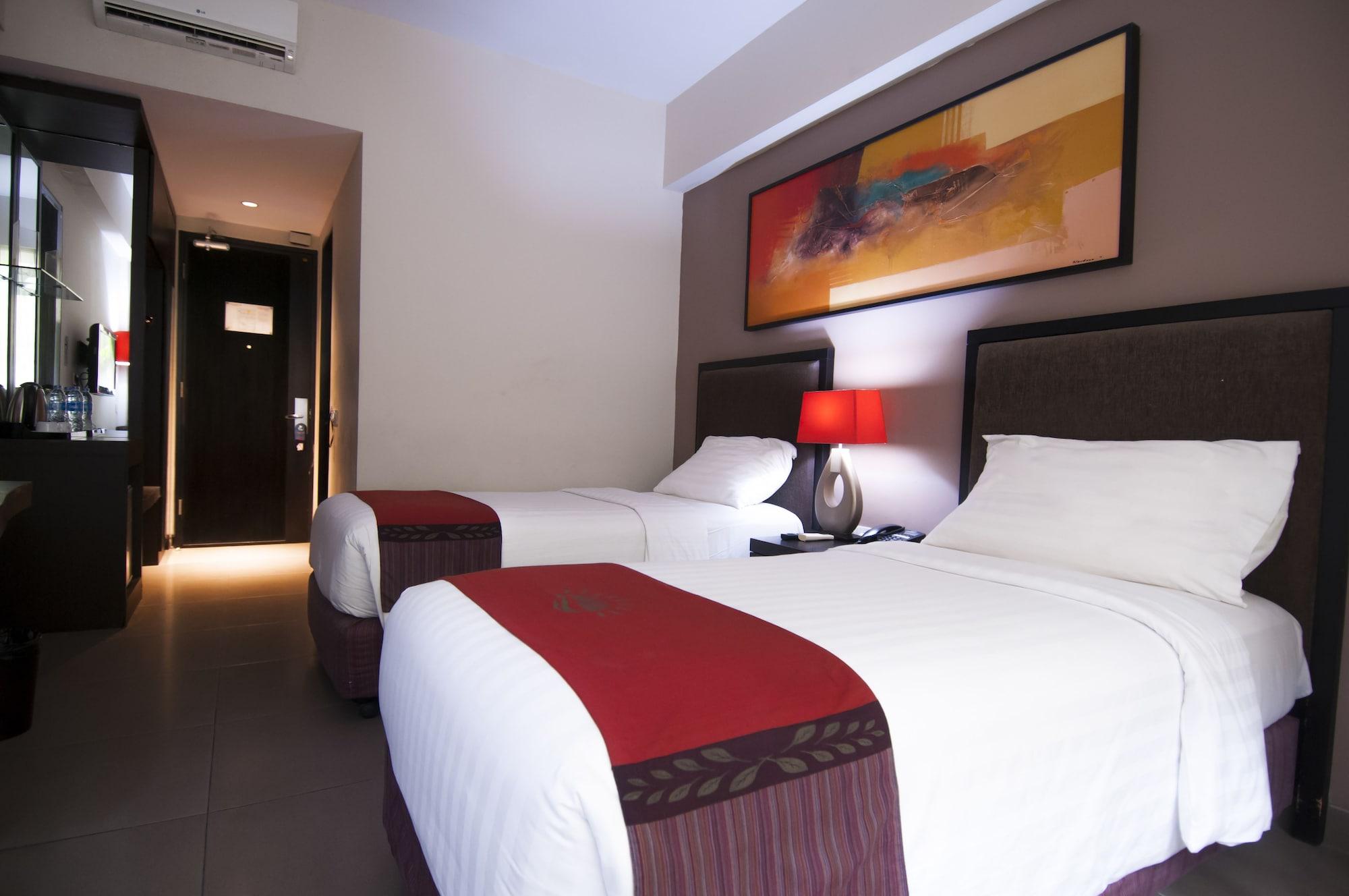 100 Sunset Kuta Hotel & Ballroom エクステリア 写真