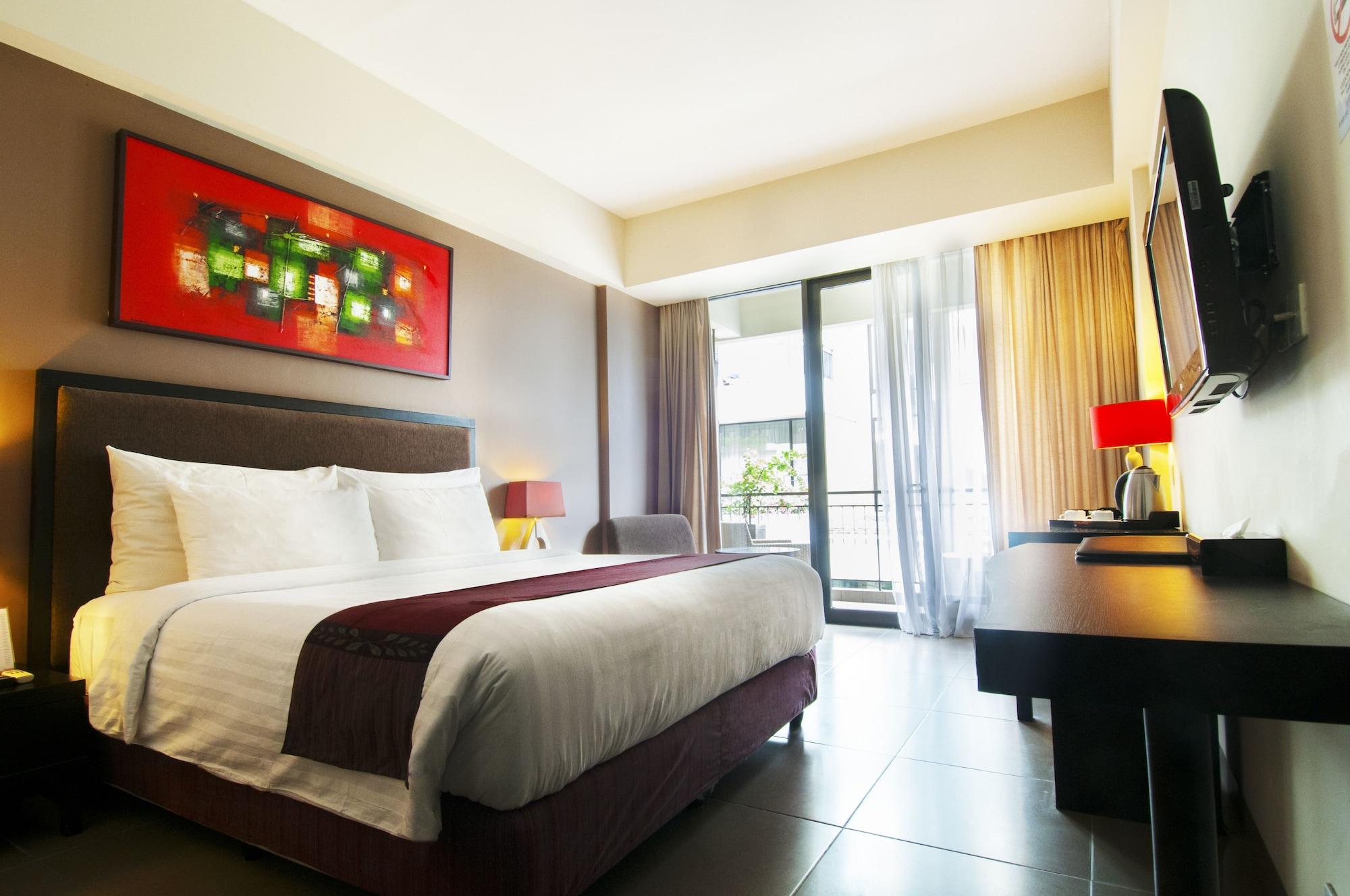 100 Sunset Kuta Hotel & Ballroom エクステリア 写真