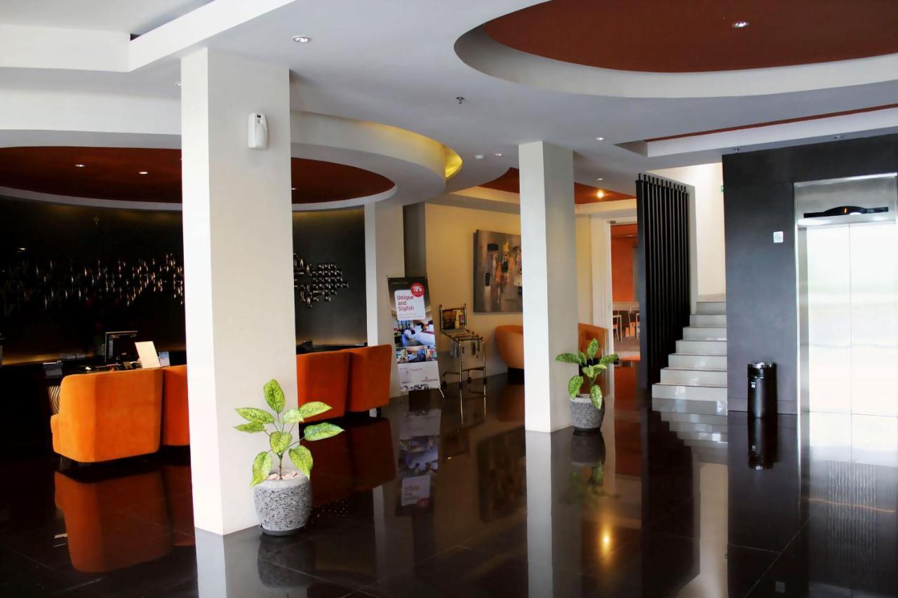 100 Sunset Kuta Hotel & Ballroom エクステリア 写真