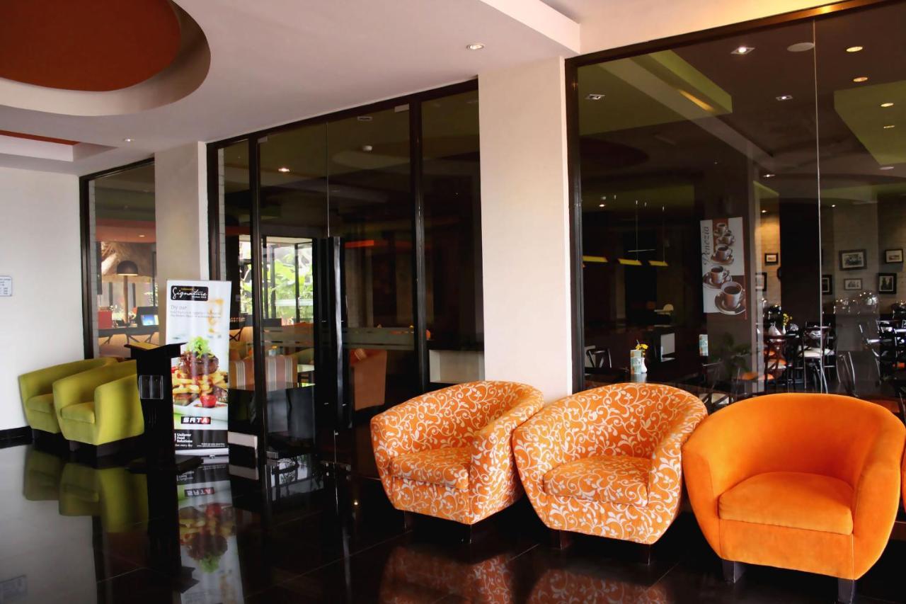 100 Sunset Kuta Hotel & Ballroom エクステリア 写真