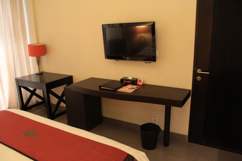 100 Sunset Kuta Hotel & Ballroom エクステリア 写真