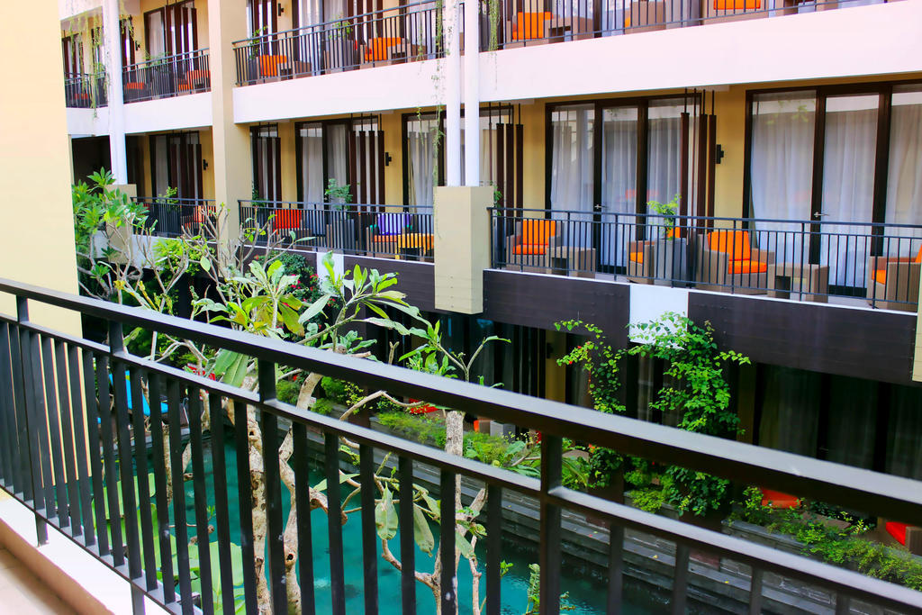 100 Sunset Kuta Hotel & Ballroom エクステリア 写真