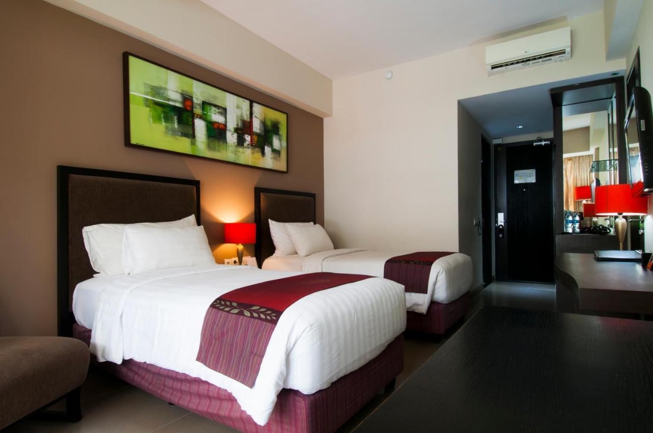 100 Sunset Kuta Hotel & Ballroom エクステリア 写真