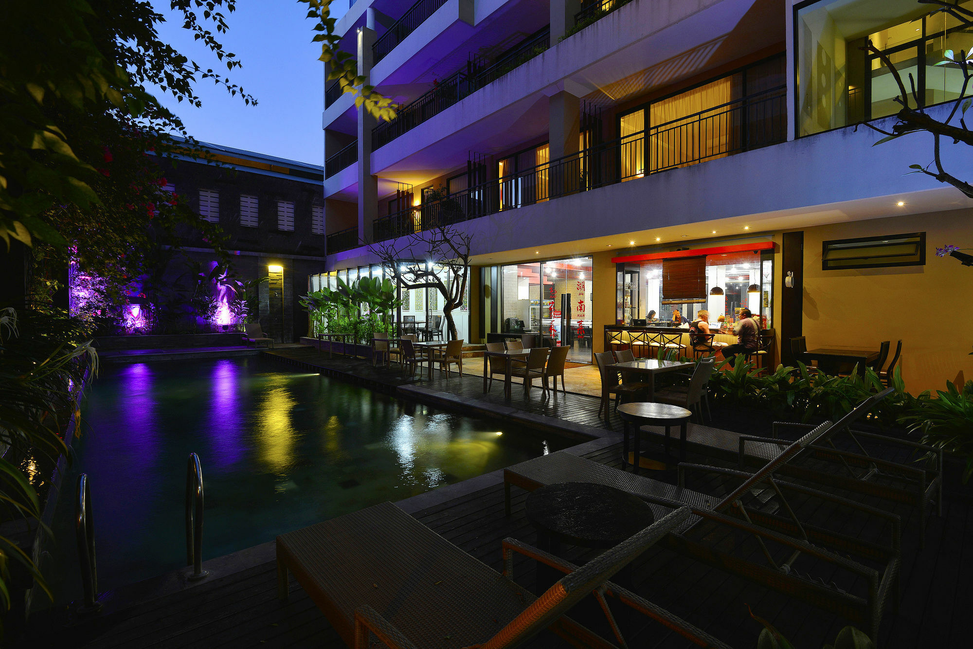 100 Sunset Kuta Hotel & Ballroom エクステリア 写真