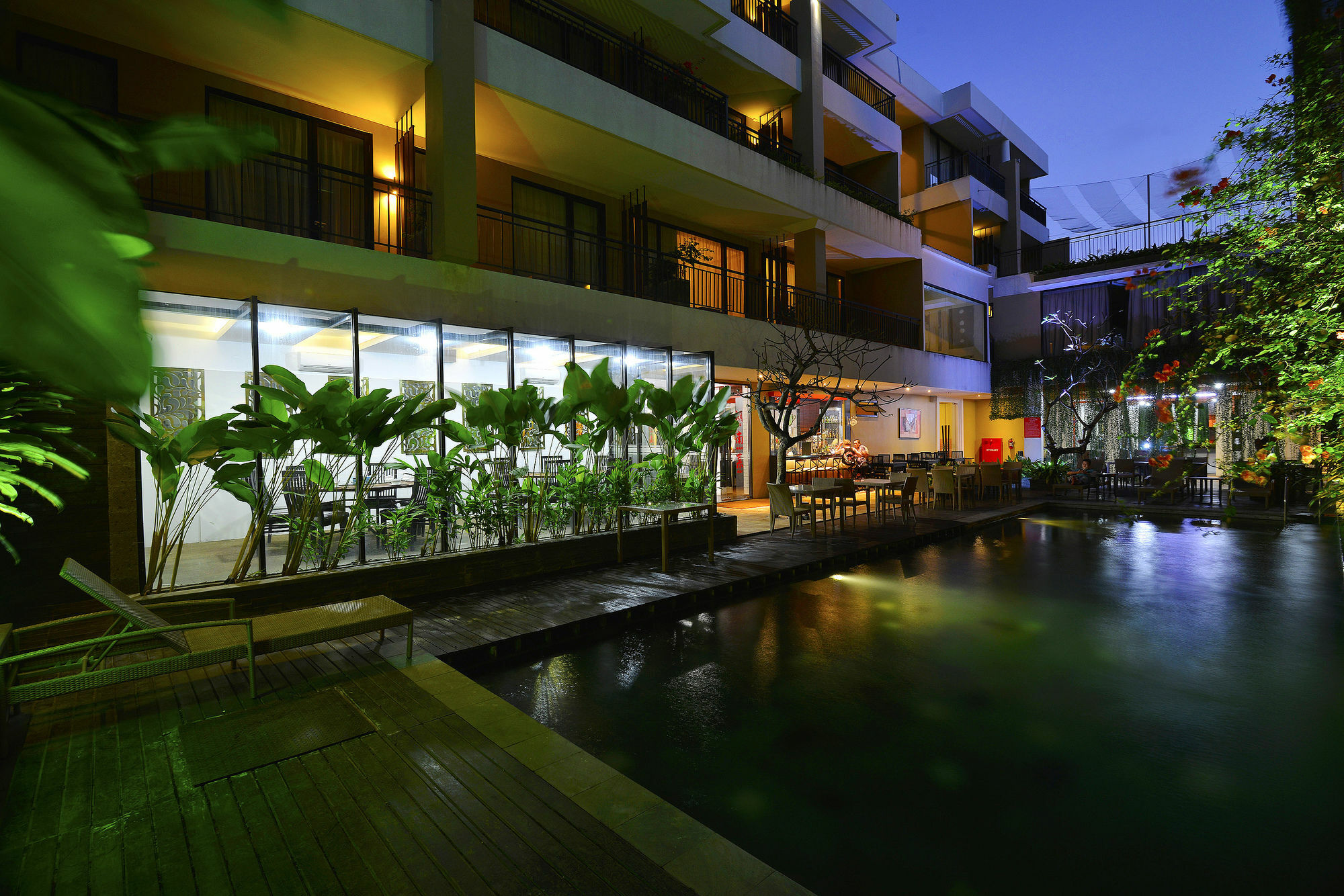 100 Sunset Kuta Hotel & Ballroom エクステリア 写真