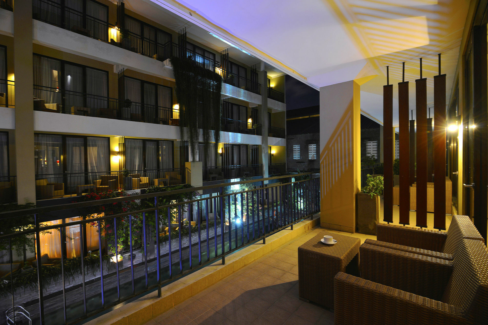 100 Sunset Kuta Hotel & Ballroom エクステリア 写真