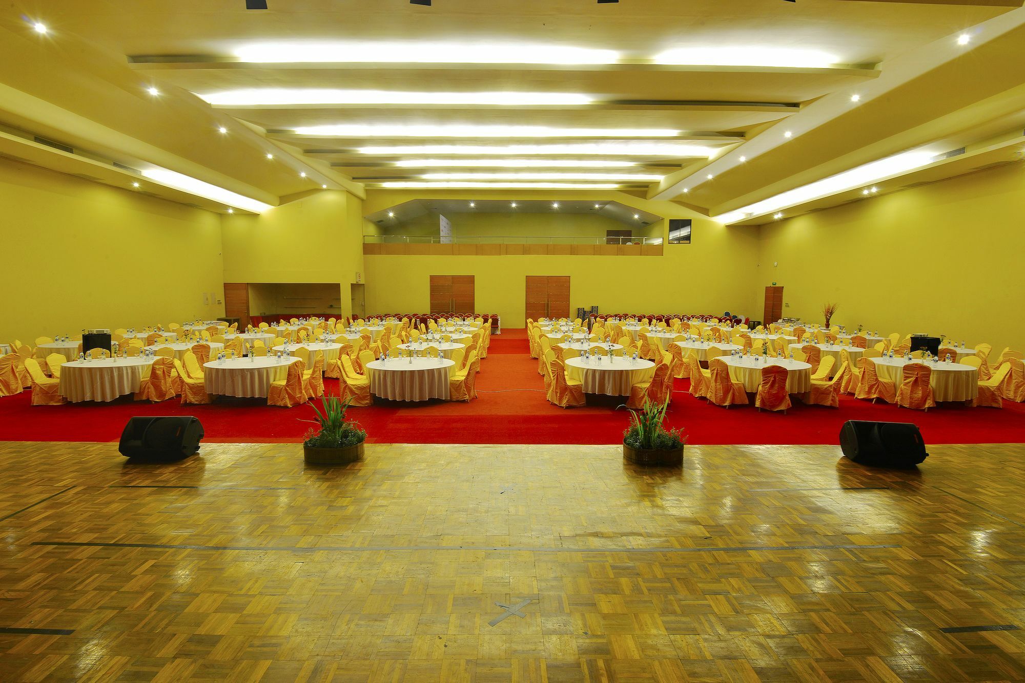 100 Sunset Kuta Hotel & Ballroom エクステリア 写真