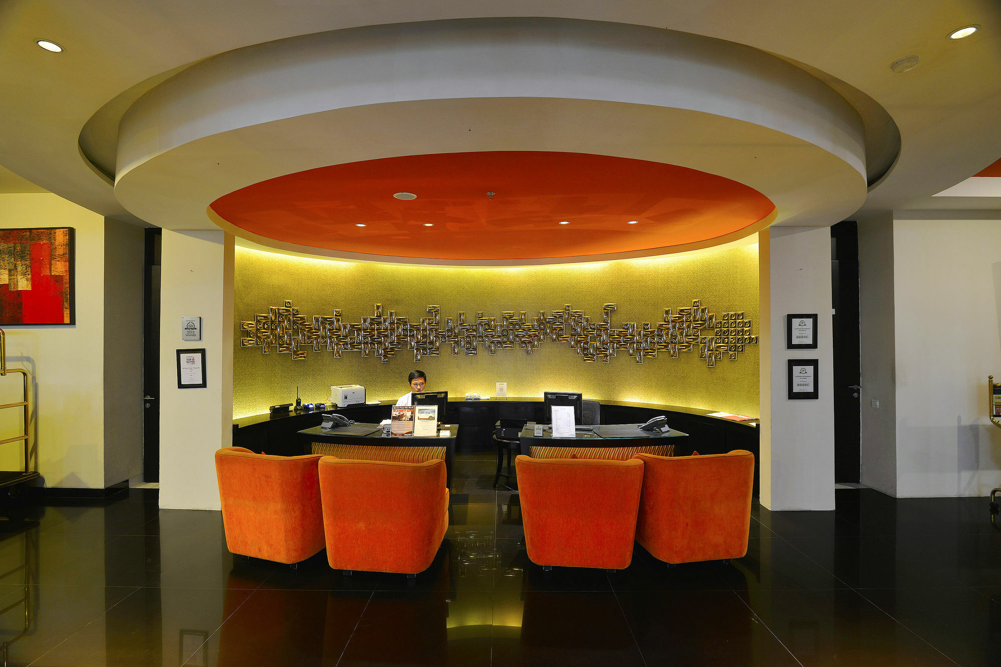 100 Sunset Kuta Hotel & Ballroom エクステリア 写真